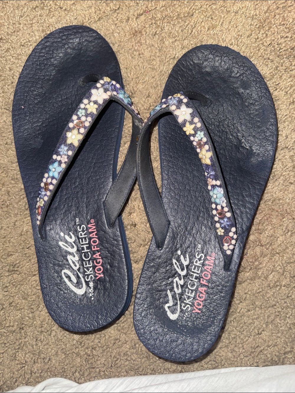 Sketchers women’s flip flops yoga foam size 8.5-10